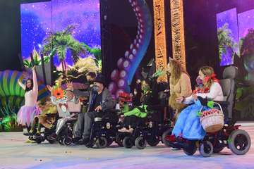 La XIII Gala de la Integración viste el escenario del Carnaval de La Tierra con el desfile de sus participantes/Lpcarnaval.